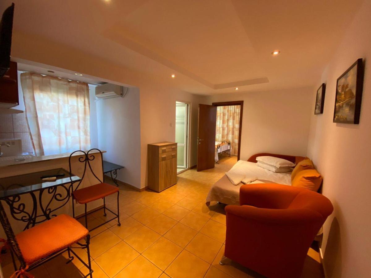 Suzana Garden Hotel เวนุส ภายนอก รูปภาพ
